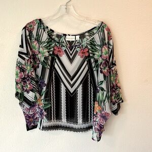 Bisou Bisou tropical.  Size Large Lightweight